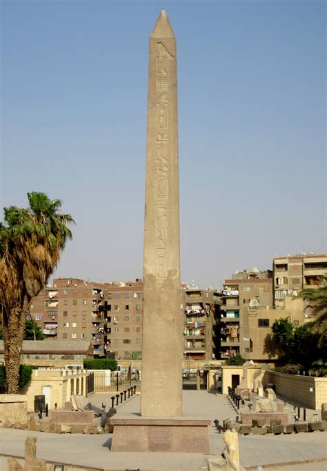  Obelisk z Heliopolis - Piękny Wizerunek Zwycięstwa i Niebiańska Gracja